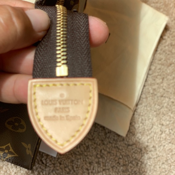 Toiletry 26 - Picture 2 of 6